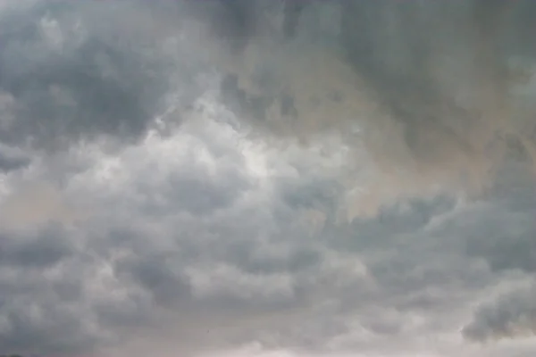 Ciężkie chmury — Zdjęcie stockowe