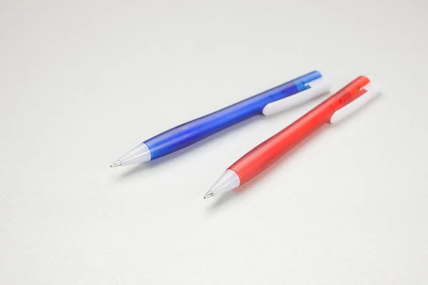 Conjunto de bolígrafos de colores en la mesa — Foto de Stock