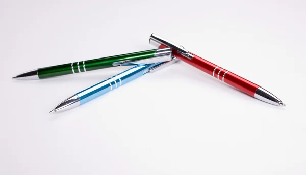 Conjunto de bolígrafos de colores en la mesa — Foto de Stock