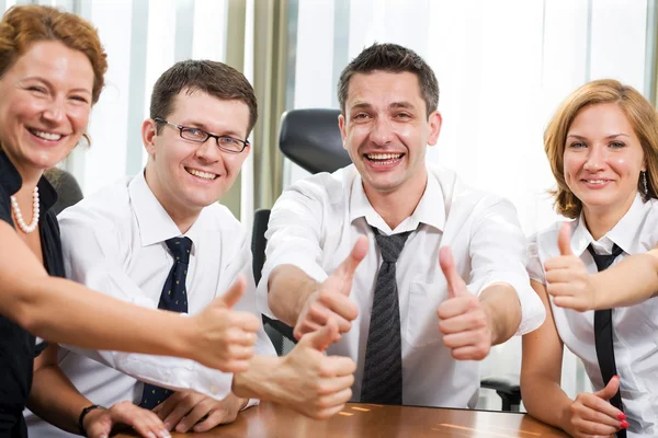 El equipo empresarial expresa positividad en la reuniónen —  Fotos de Stock