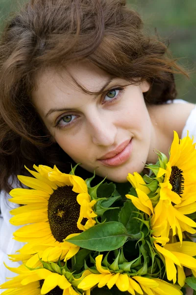 Beautiful girl with sunflowers — Stock Photo, Image