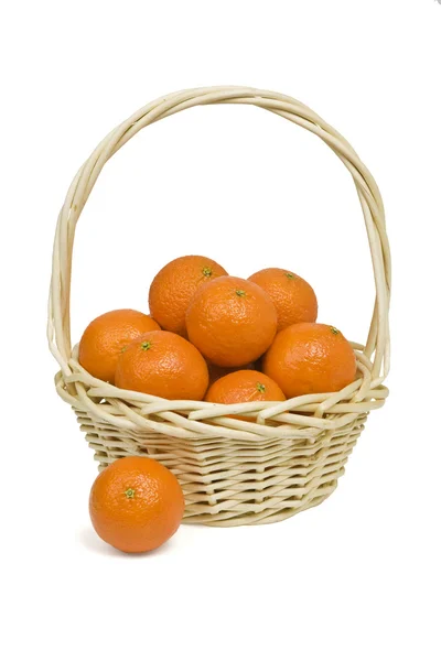Košík s mandarinkami. — Stock fotografie