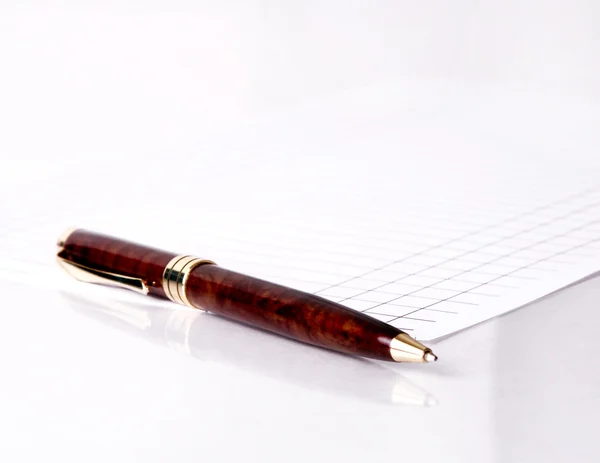 Белая металлическая ручка для работы — стоковое фото