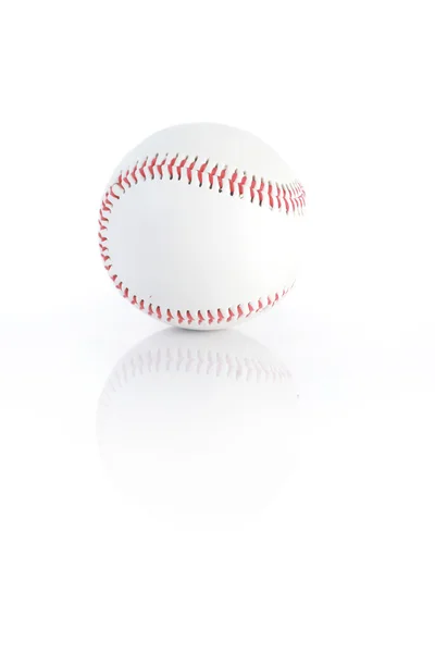 Pallone da baseball isolato su bianco — Foto Stock