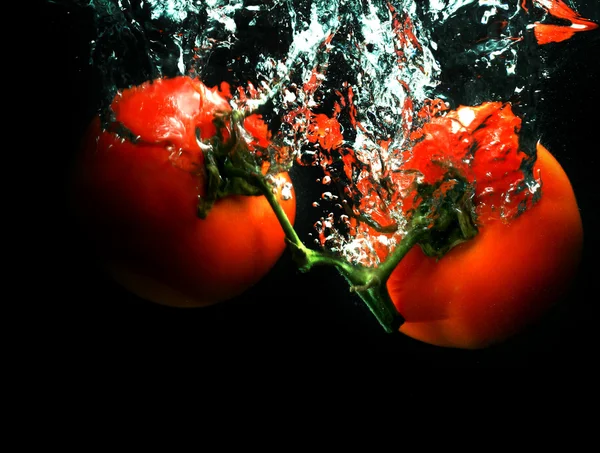 在水中的西红柿 — 图库照片