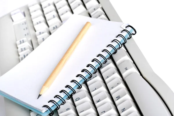 Notebook na klávesnici — Stock fotografie