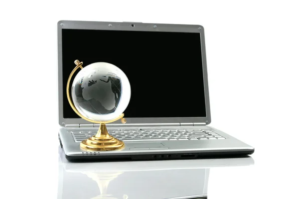 Brýle globe na laptop — Stockfoto