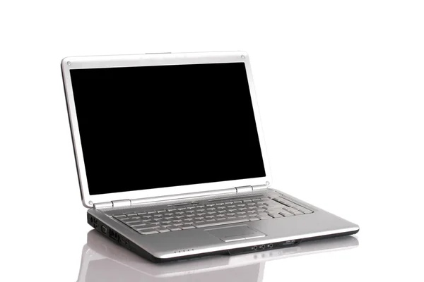 Laptop isoliert auf weiß mit Reflexionen auf Glastisch — Stockfoto