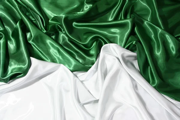 Hladké elegantní zelené a bílé hedvábí lze použít jako pozadí Stock Fotografie