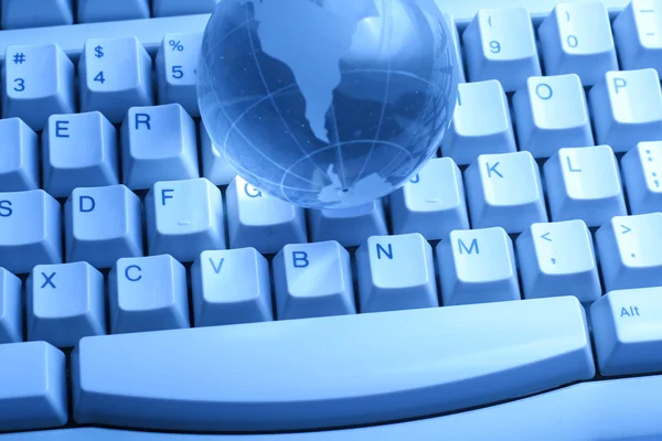 Globe on the keyboard — Stock Photo, Image