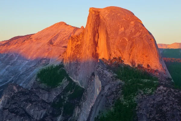 O topo bem conhecido da montanha Half Doum — Fotografia de Stock