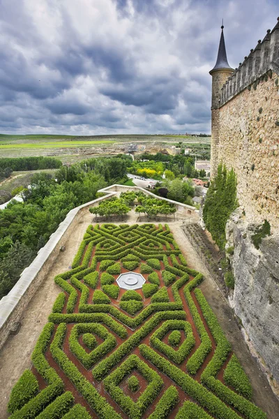 Palácio e parque medieval — Fotografia de Stock