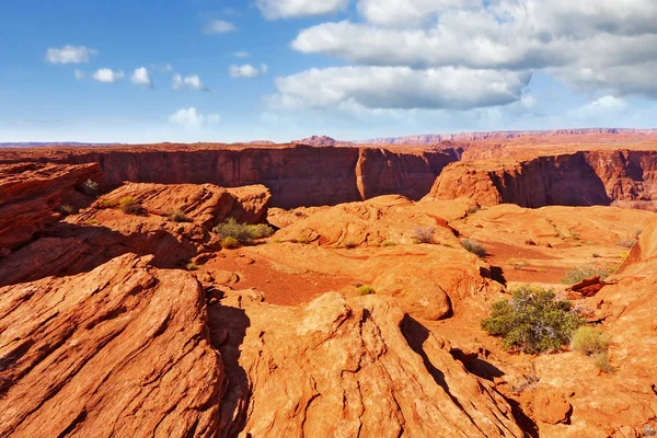 赤い砂岩の崖のカラフルです. — ストック写真