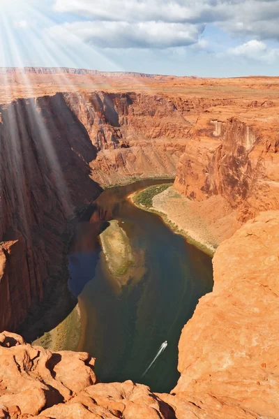 Słońce świeci horseshoe canyon — Zdjęcie stockowe