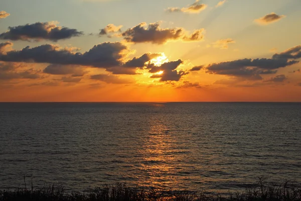 地中海上輝く夕焼け — ストック写真