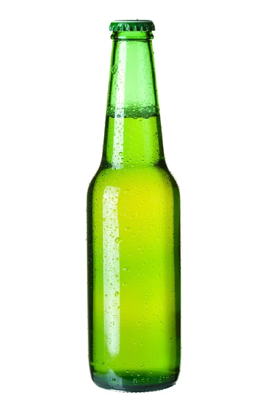Лагерне пиво в зеленій пляшці — стокове фото