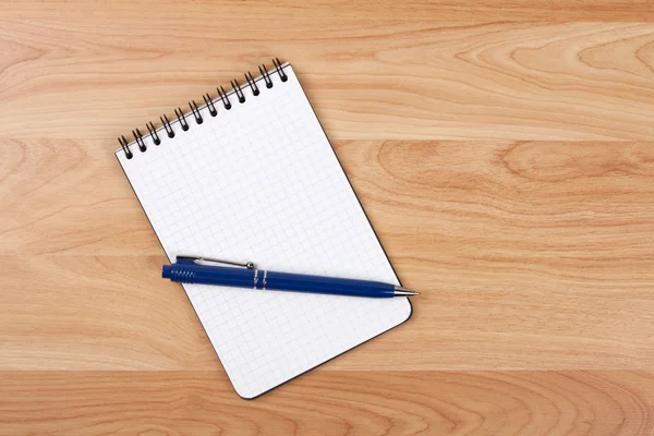 Blank notepad with pen — Stock Photo, Image