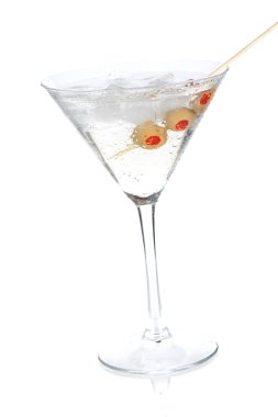 Klasik martini zeytinle