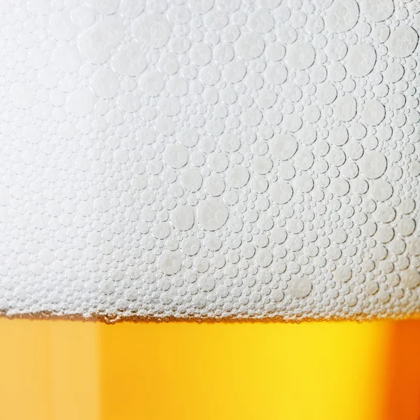 Macro bier met schuim — Stockfoto