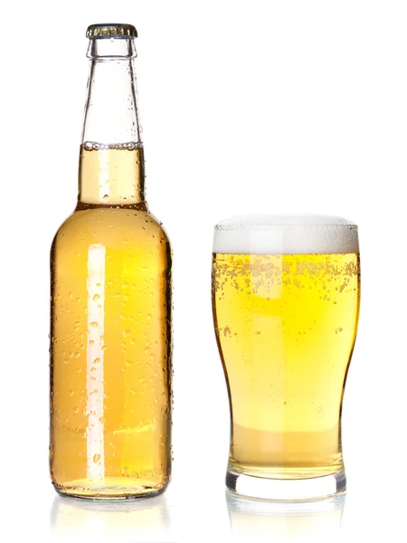 Garrafa e vidro com cerveja lager — Fotografia de Stock