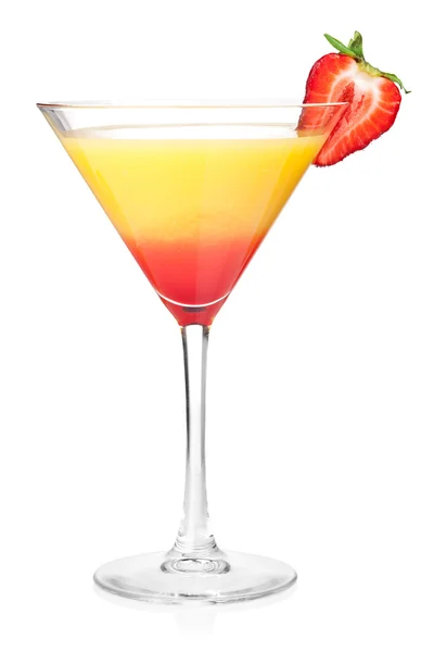 分层的酒精与草莓鸡尾酒 — 图库照片