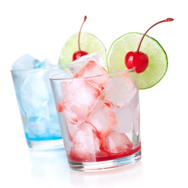 Zwei Cocktails mit Limettenscheibe — Stockfoto