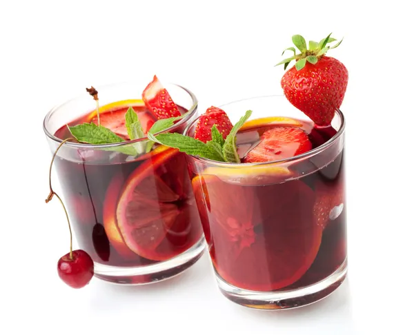 Refreshing fruit sangria in two glasses — Stock Photo, Image