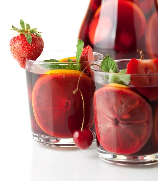 Refreshing fruit sangria. Closeup — Stock Photo, Image
