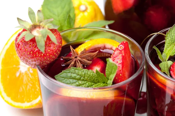 Frutta rinfrescante sangria, primo piano — Foto Stock