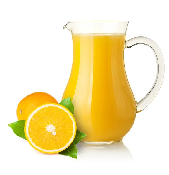 Suco de laranja em jarro e laranjas — Fotografia de Stock