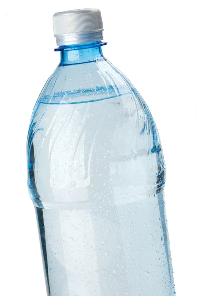 Una bottiglia d'acqua. Primo piano — Foto Stock
