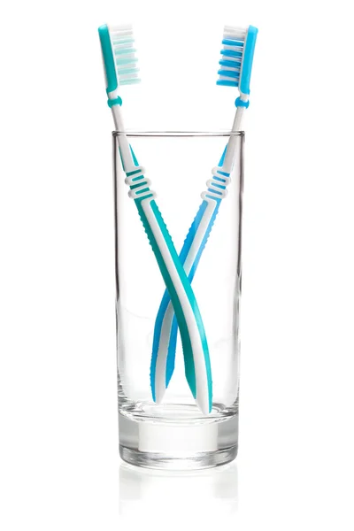 Två tandborstar i glas — Stockfoto