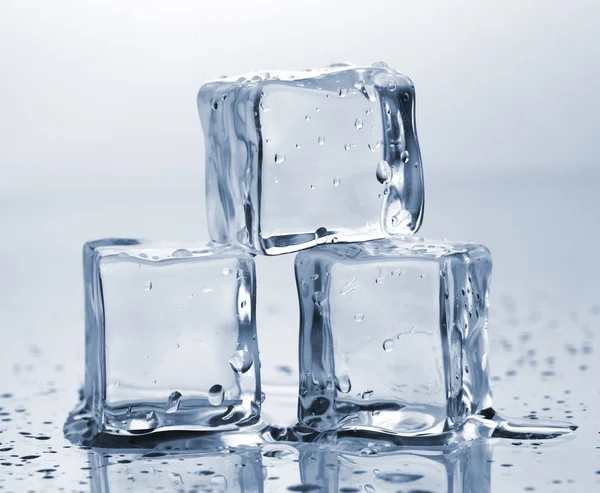 Tre cubetti di ghiaccio — Foto Stock
