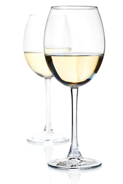 Dwa kieliszki do wina białego — Zdjęcie stockowe