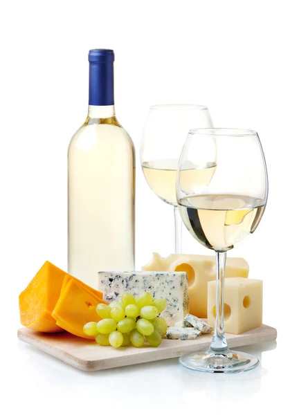 白红酒、 奶酪和葡萄 — 图库照片