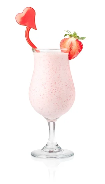 Γάλα φράουλα κοκτέιλ με διακόσμηση καρδιά — Φωτογραφία Αρχείου