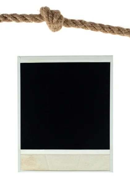 Tarjeta de foto en blanco viejo y una cuerda — Foto de Stock