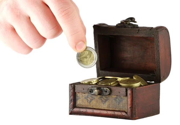 Oude kist vol munten — Stockfoto