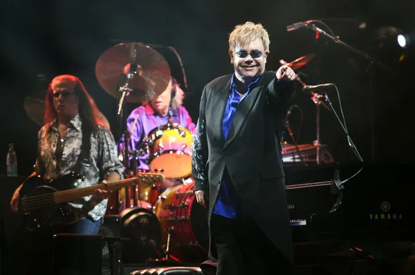 Sir Elton John ao vivo em Minsk, Bielorrússia, em junho de 2010 — Fotografia de Stock