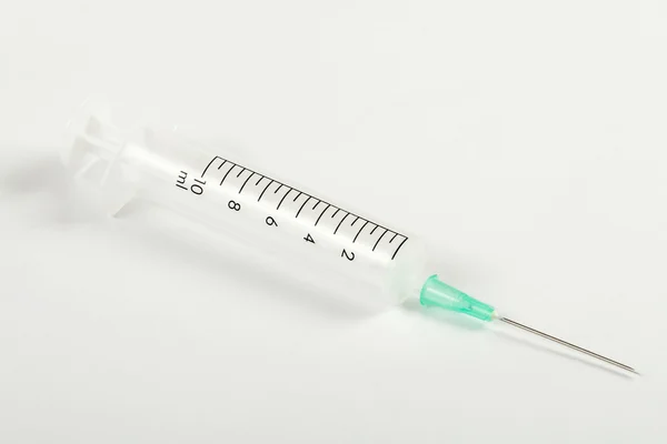 Injekční stříkačka s jehlou izolovanou na bílém pozadí — Stock fotografie