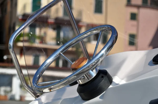 Motorboat steering wheel — Stock Photo, Image