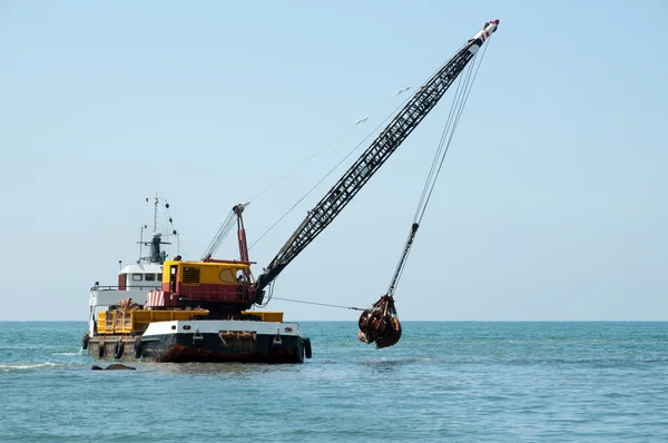Barge dredging a harbor — Stock Photo, Image