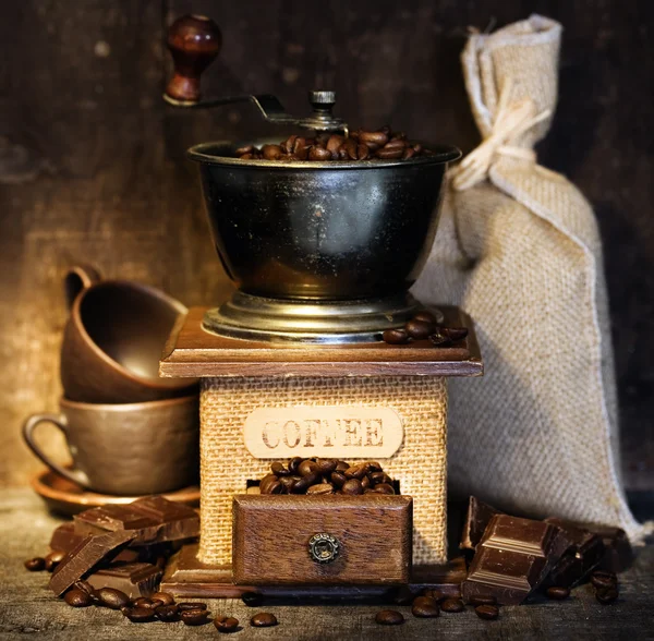 Stiill ζωή με παλαιός μύλος καφέ — Φωτογραφία Αρχείου