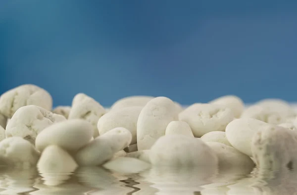 白色的沙滩鹅卵石 — 图库照片