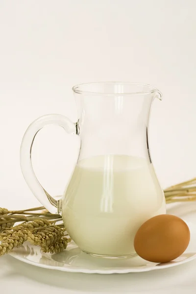 Latte, uova e cereali — Foto Stock