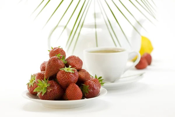Teezeit mit Erdbeere — Stockfoto