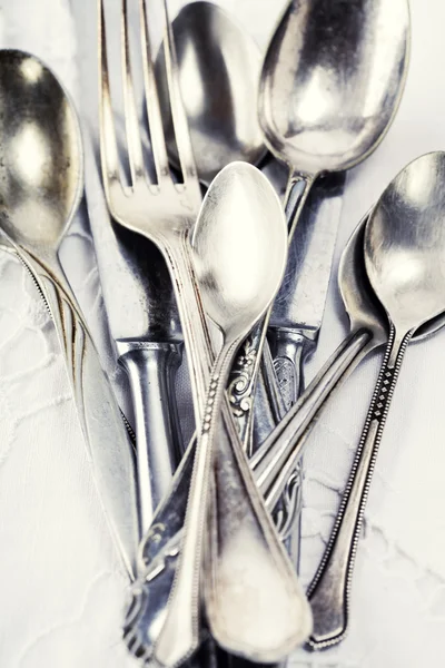 Cucharas, tenedores y cuchillos vintage — Foto de Stock