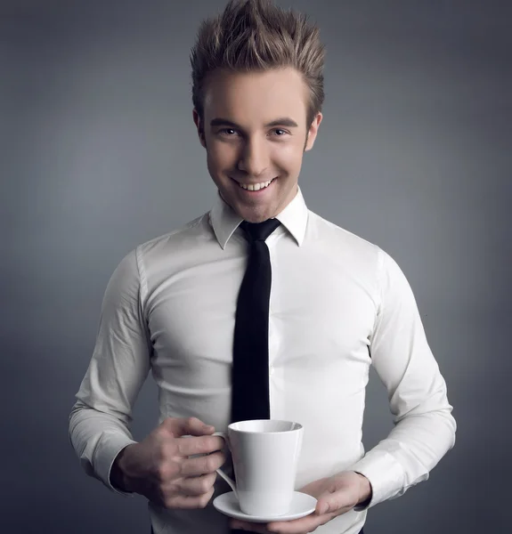 年轻有魅力猛男喝咖啡 — 图库照片
