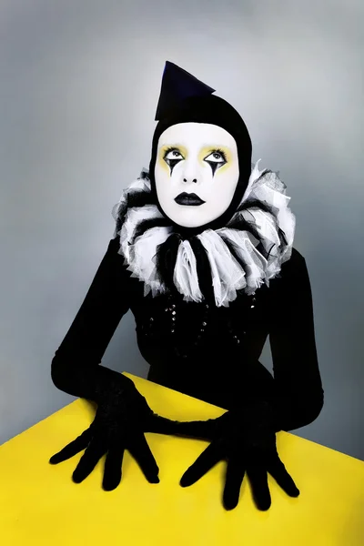 Сircus fashion mime posing near a yellow square — Stock Photo, Image