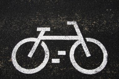 Bisiklet işareti ile asfalt